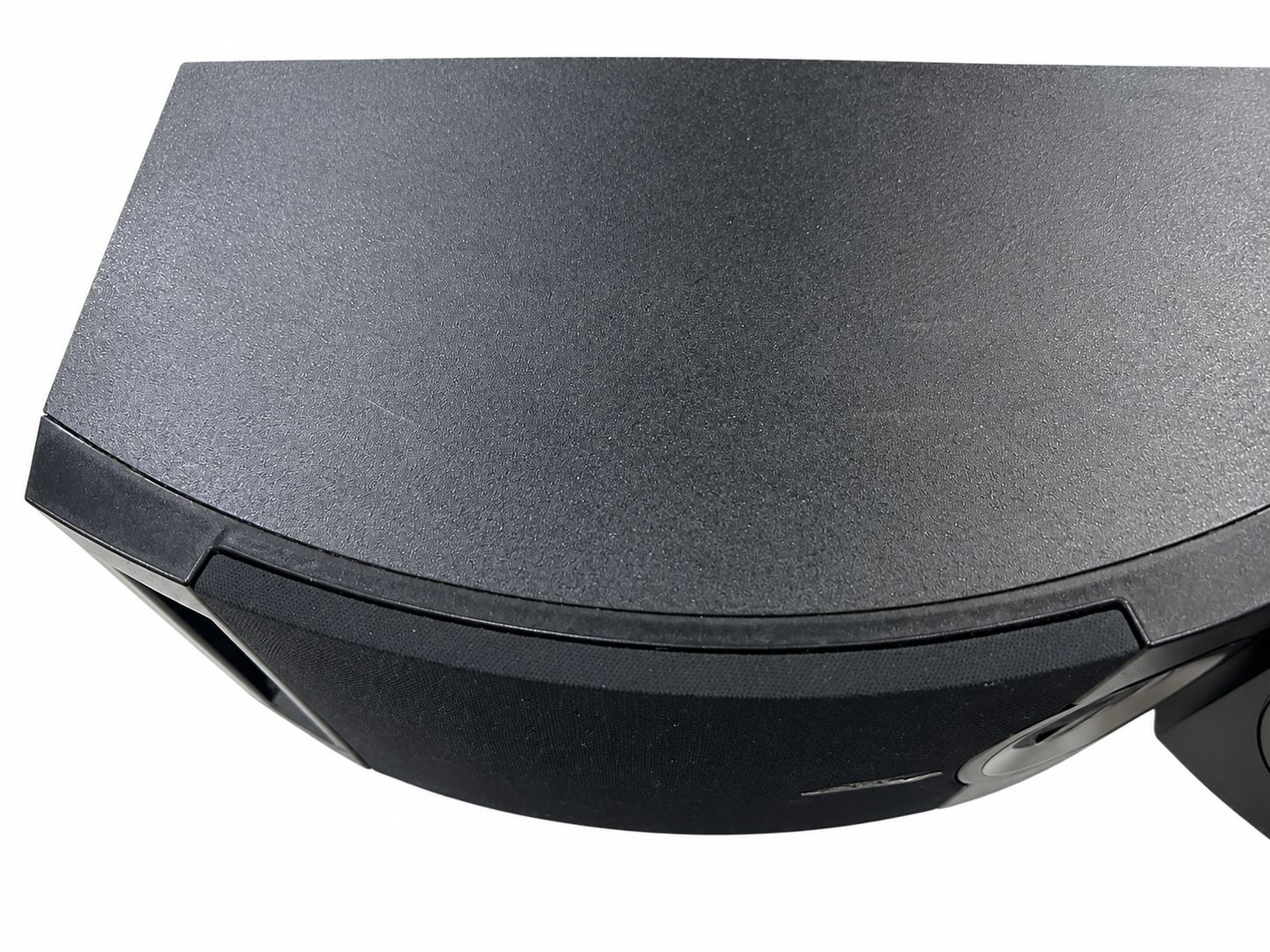 Primer plano de altavoz negro texturizado