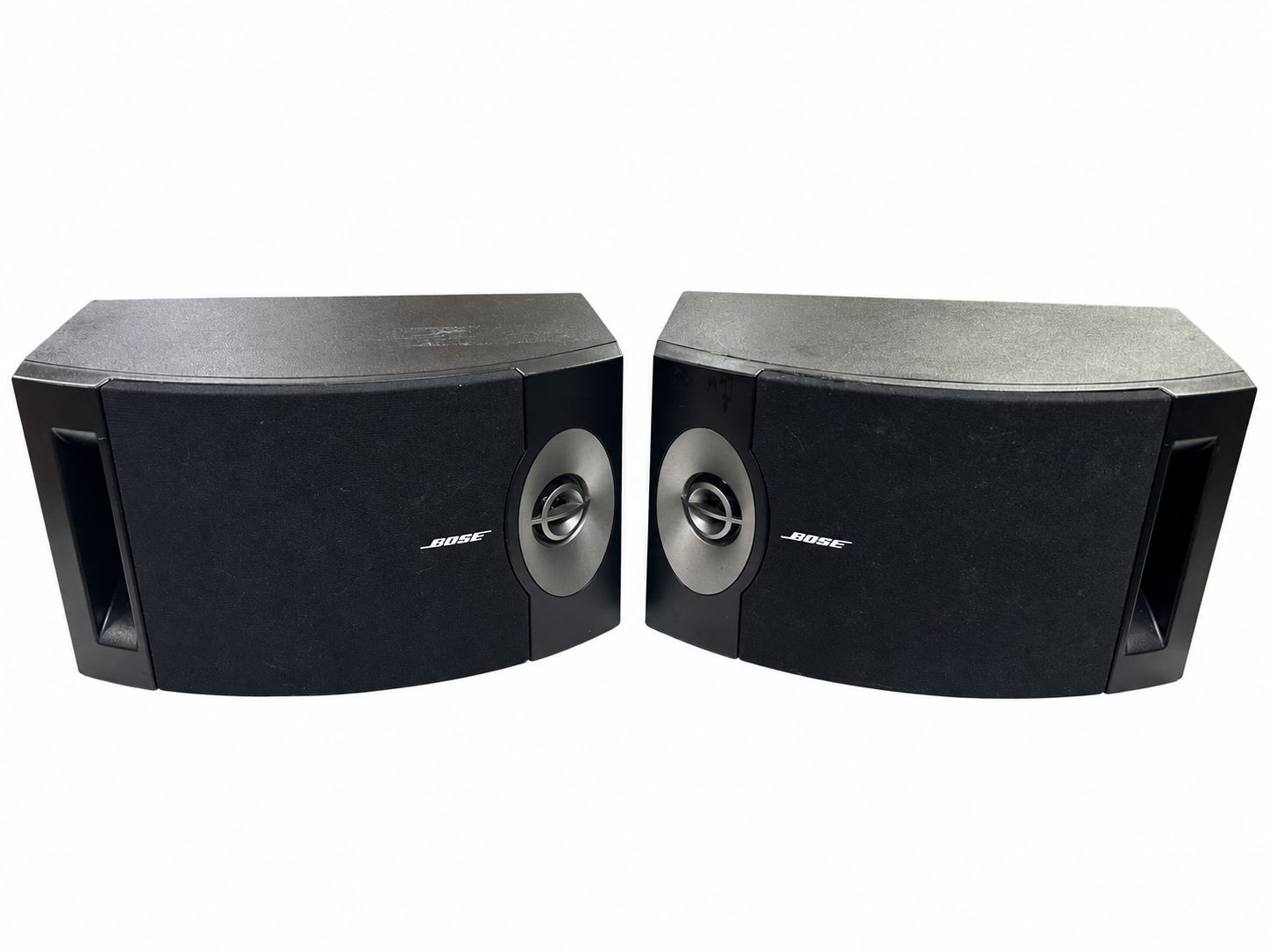 Altavoces Bose Negros en Fondo Blanco