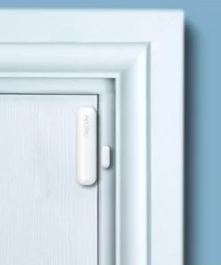 Proteja su hogar. Door / Window Sensor 7 es su primera línea de defensa contra un intruso. En el instante en que se abre una puerta o ventana, su sistema de automatización puede alertarlo y activar sirenas, cámaras y otros dispositivos de seguridad compatibles. A veces lo sabrá incluso antes de que se abra algo. Con el algoritmo™ de intrusión espacial patentado de Aeotec integrado y cuando se combina con un software compatible, detecta algunos robos antes de que ocurran, alertándolo antes de que alguien ingrese.